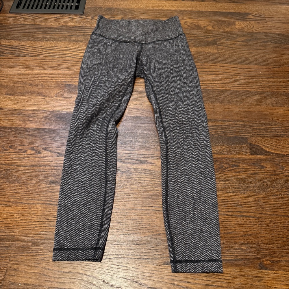 Lululemon herringbone wunder under size 4